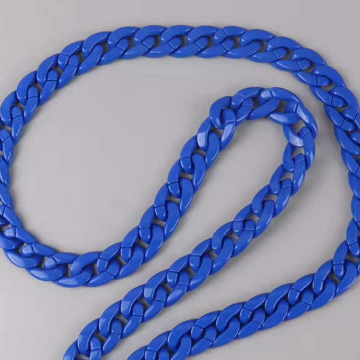 Blue chain lanyard on a gray background