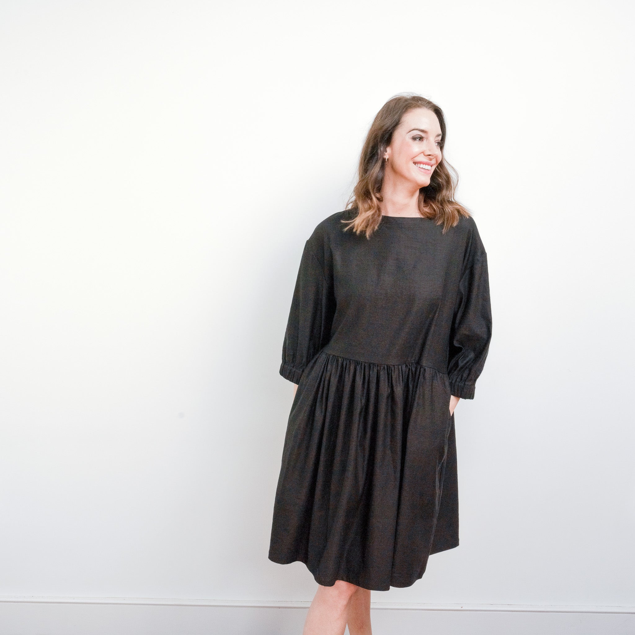 Woman in Vaata - Black Skater Style Midi Dress